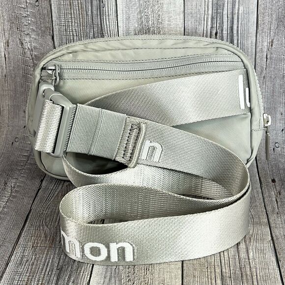 Lululemon Everywhere Womens Belt Bag Gray - Picture 6 of 10